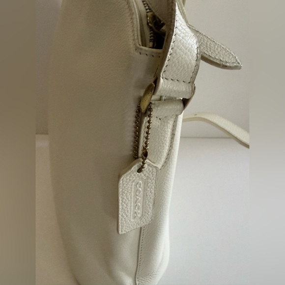 COACH || Authentic - Made in Italy Vintage Coach Crossbody Bag. - Picture 5 of 16